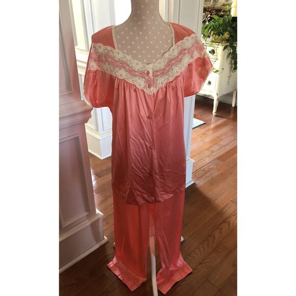 Vintage Vanity Fair Apricot Pink Pajamas Nylon & Lace Short Sleeve Medium U.S.A. - Picture 1 of 9
